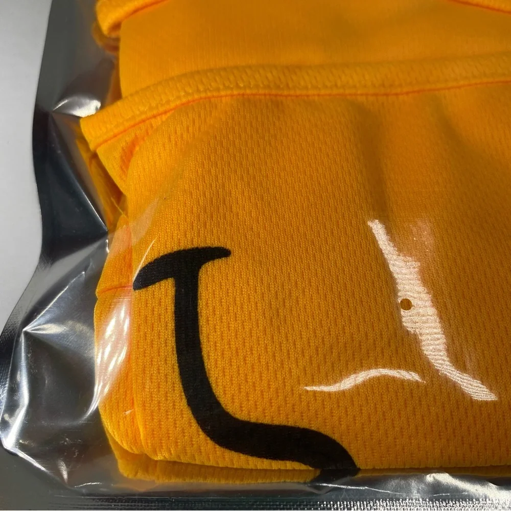 Runtz Mens Life Mask Yellow Smiley Smile Face Cover NEW $32‎